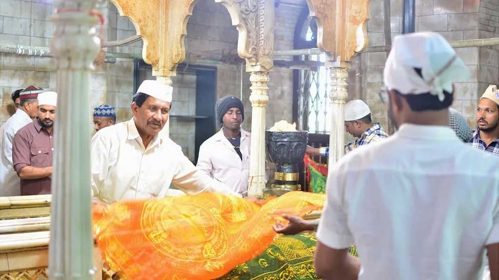 এবার ভারতের মহারাষ্ট্রে সুফি মাজারকে কেন্দ্র করে ধর্মীয় বিবাদ