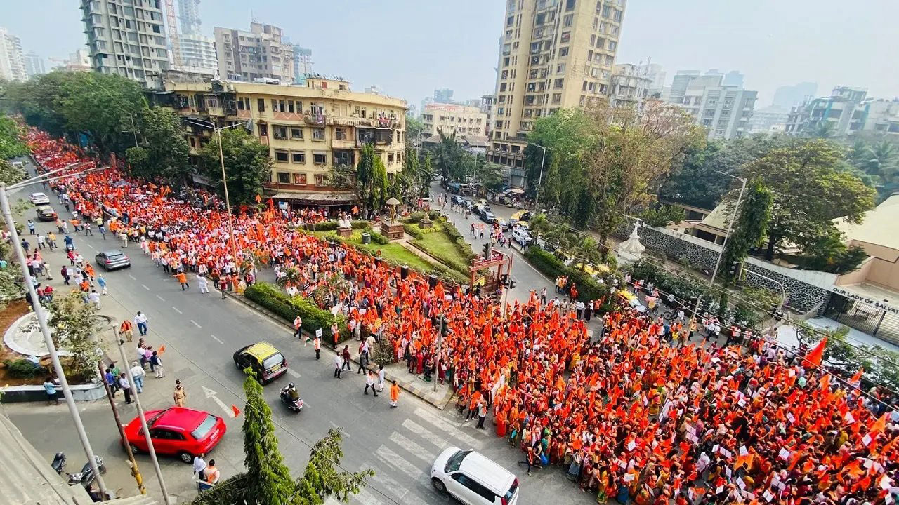 ‘লাভ জিহাদ’: ধর্মান্তরবিরোধী আইনের দাবিতে মুম্বাইয়ে হিন্দুত্ববাদীদের বিক্ষোভ