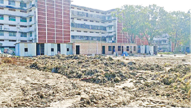 জলাশয় ভরাট করে হচ্ছে হল
