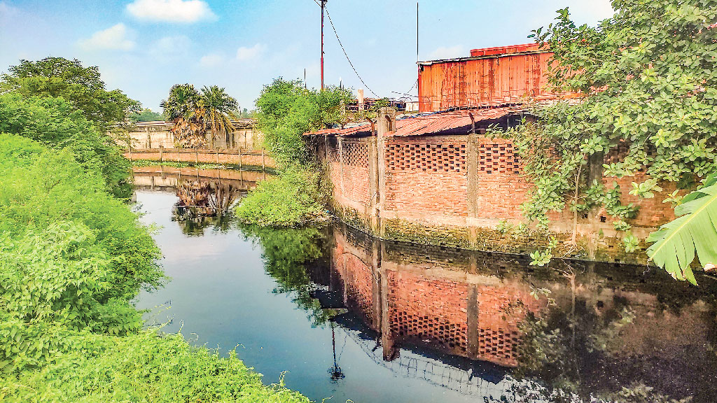 লবলঙ্গ দখলে ১৩ শিল্পপ্রতিষ্ঠান, বর্জ্যও যাচ্ছে নদে