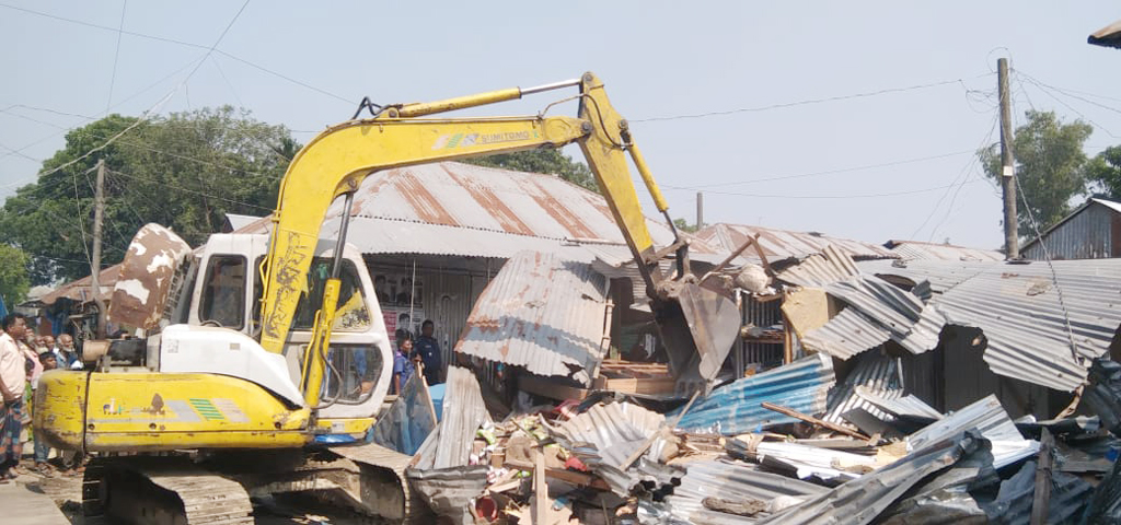 ডিমলায় অবৈধ স্থাপনা উচ্ছেদ, ৩ কোটি টাকার খাসজমি উদ্ধার