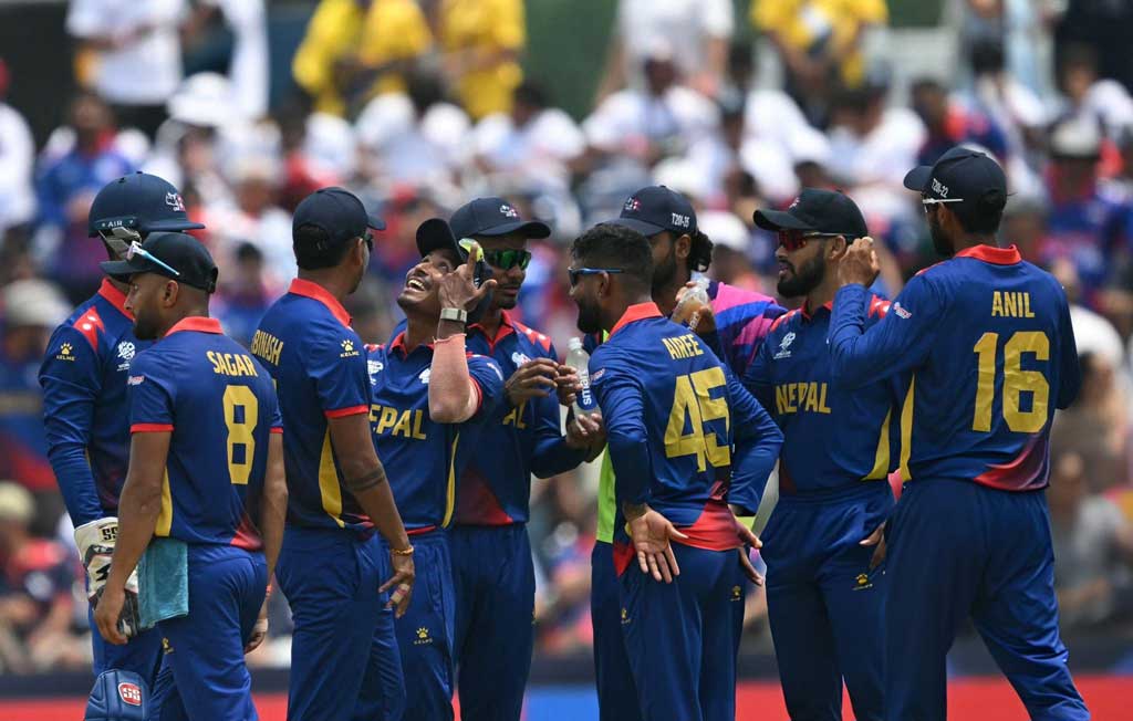 ১০৭ রানের লক্ষ্য হলেও নেদারল্যান্ডসকে জিততে একটু কষ্টই করতে হয়েছে। ডাচরা হারায় ৪ উইকেট। উইকেট নেওয়ার পর নেপালের ক্রিকেটারদের উচ্ছ্বাস। ছবি: এএফপি
