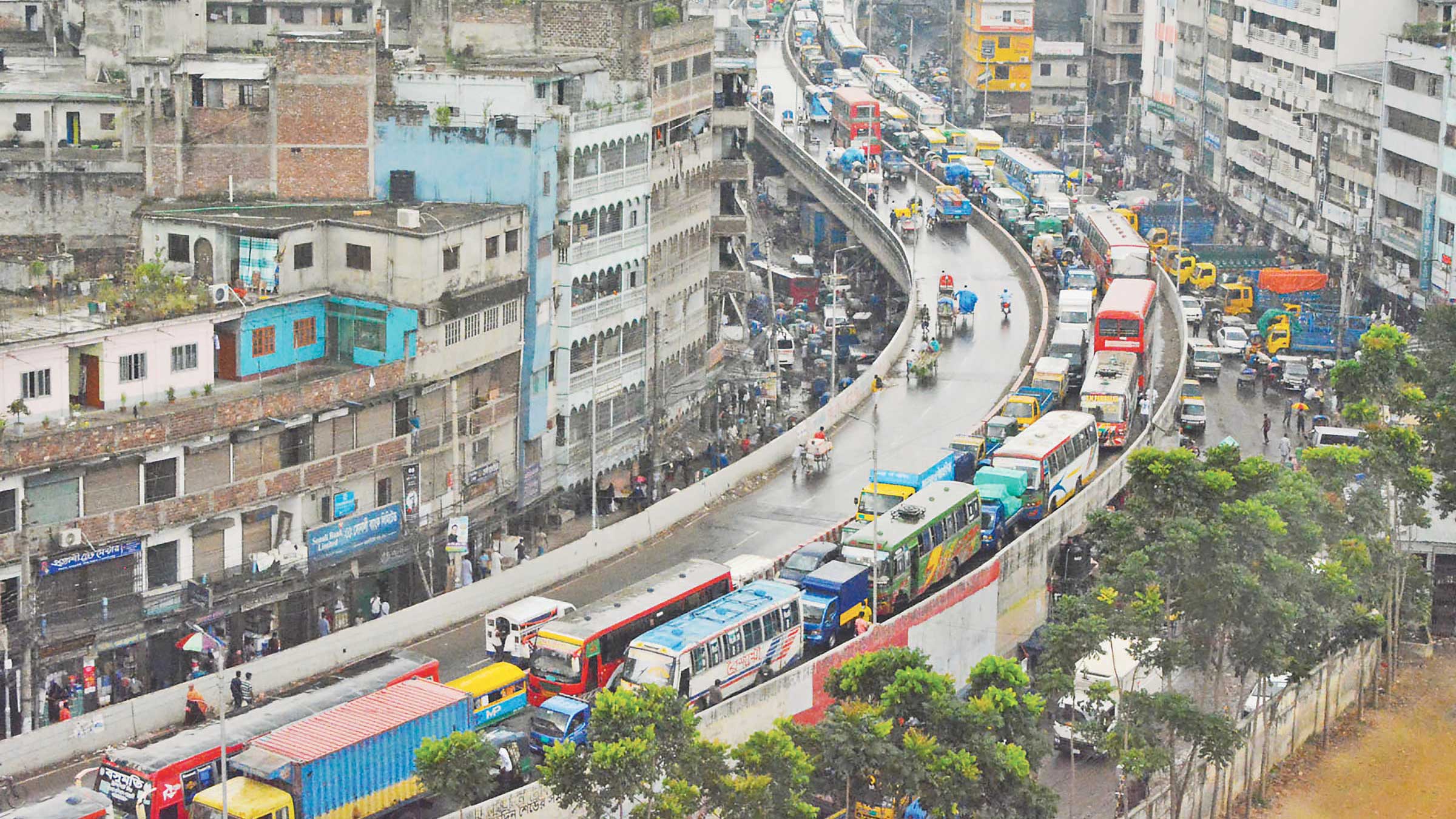 বাবুবাজার সেতু পার হতেই সময় লাগে দুই ঘণ্টা