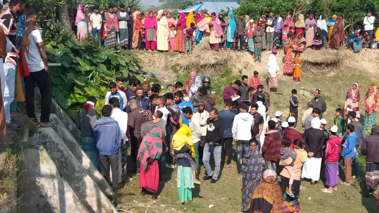 হত্যার পর পেট্রল দিয়ে পুড়িয়ে দেওয়া হয় মুখ