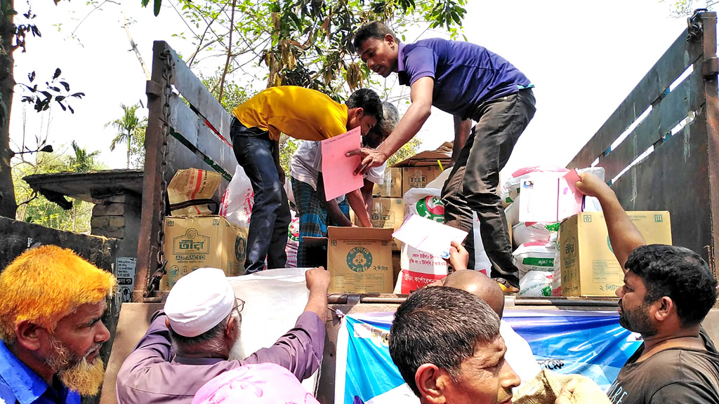 ফ্যামিলি কার্ডে স্বস্তির হাসি