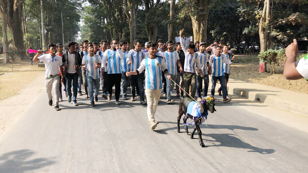 ‘কাপ পাবে মেসি, আমরা খাব খাসি’