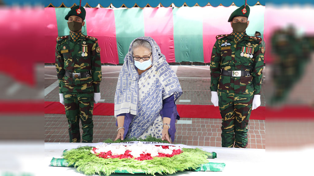 টুঙ্গিপাড়ায় বঙ্গবন্ধুর সমাধিতে প্রধানমন্ত্রীর শ্রদ্ধা