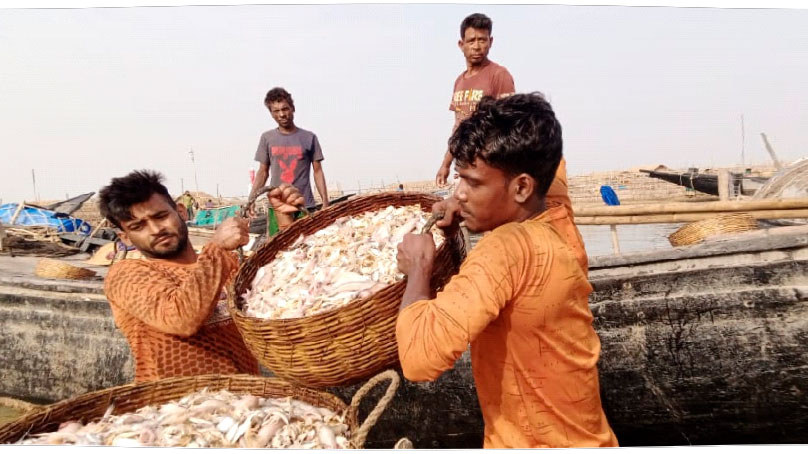 মুক্তি মিলছে না জেলেদের