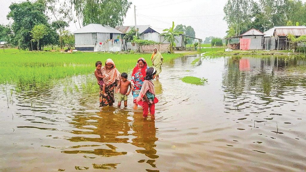 দুর্গম চরে আশ্রয়ণের ৫০ ঘর ৫ মাসই পানিবন্দী বাসিন্দারা