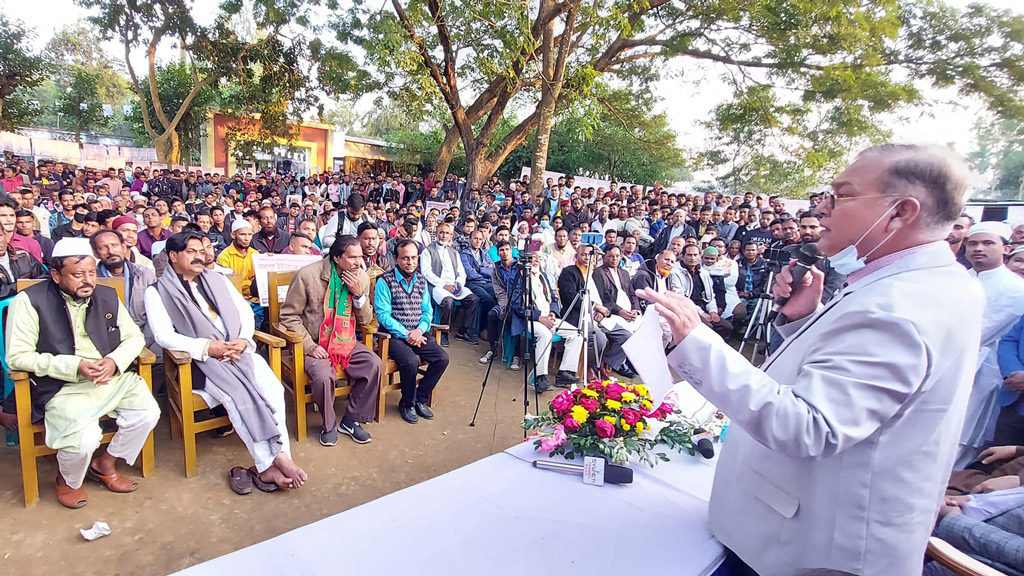 গ্যাস যাচ্ছে সারা দেশে বঞ্চিত এলাকাবাসী