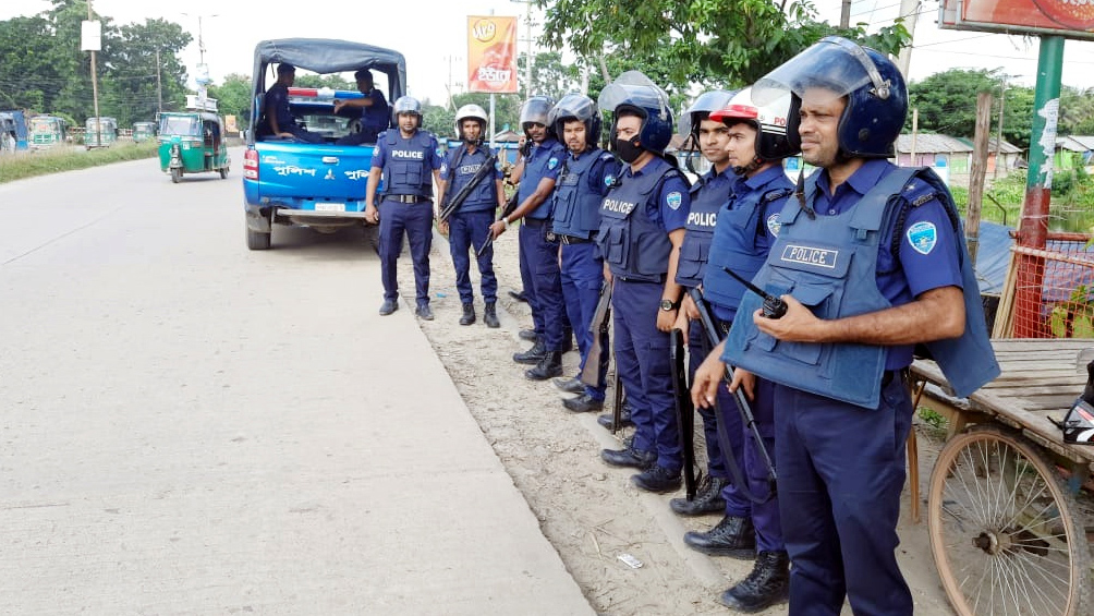 চৌমুহনীতে ১৪৪ ধারা জারি, বিশেষ অভিযানে গ্রেপ্তার ১২