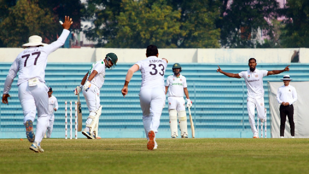 বিজয়ের সেঞ্চুরির দিনে অপেক্ষায় রনি