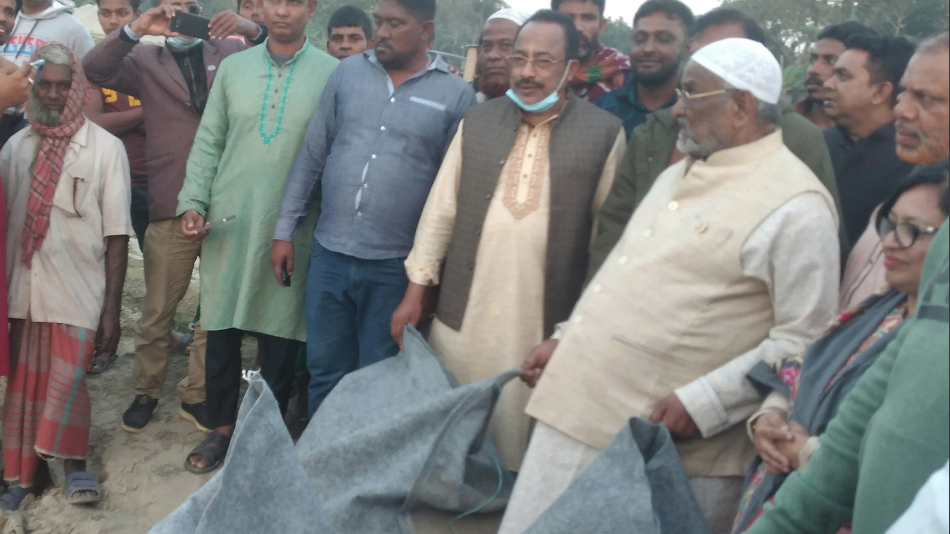 পদ্মায় ভাঙনরোধে জিও ব্যাগ ফেলা শুরু