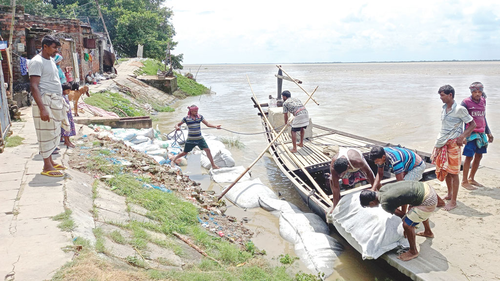 প্রতিদিন বাড়ছে পদ্মার পানি