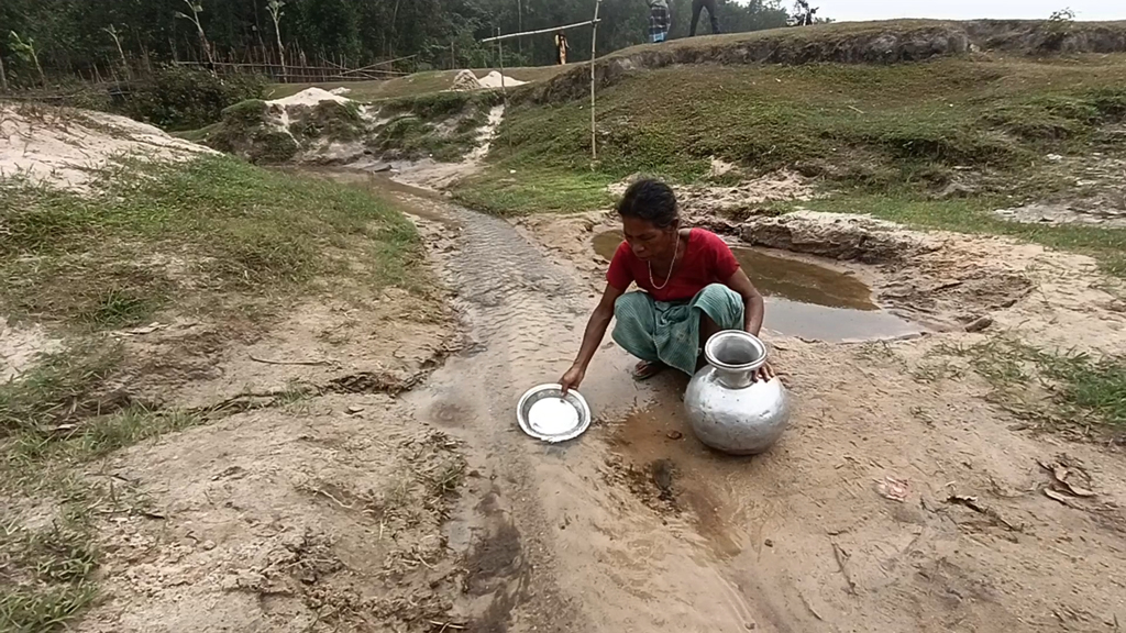 নেত্রকোনায় পাহাড়ে পানির জন্য হাহাকার