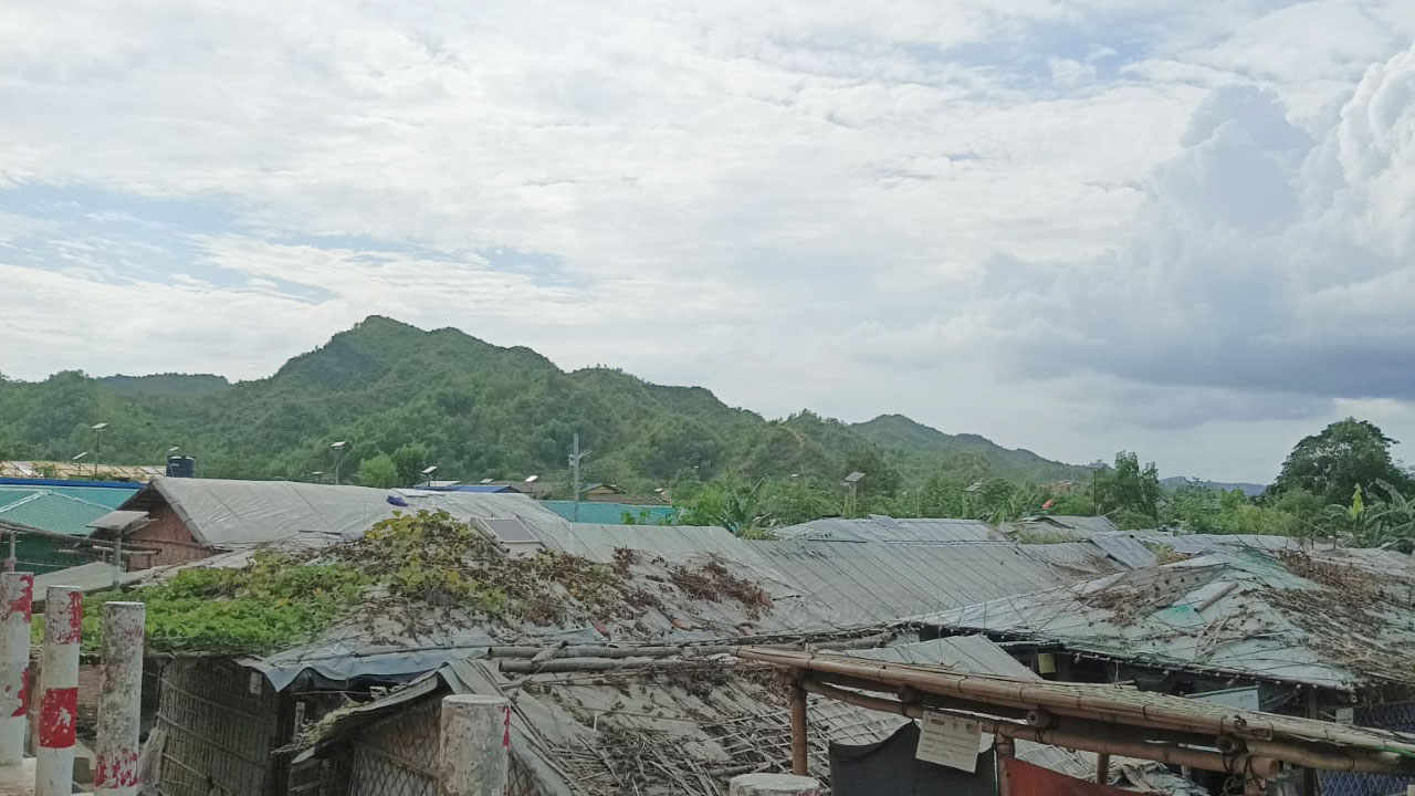 পাহাড়ি অঞ্চলের কোথাও কোথাও ভূমিধস হতে পারে