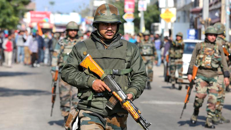 কাশ্মীরে এক ঘণ্টায় ৩ হামলা, নিহত ৩