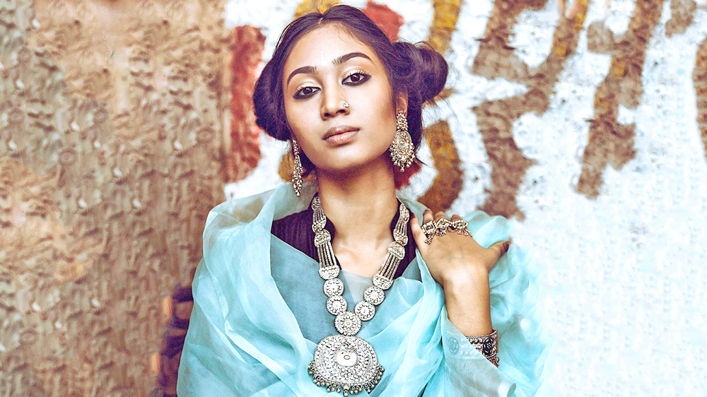 বর্ষায় মেটাল গয়না
