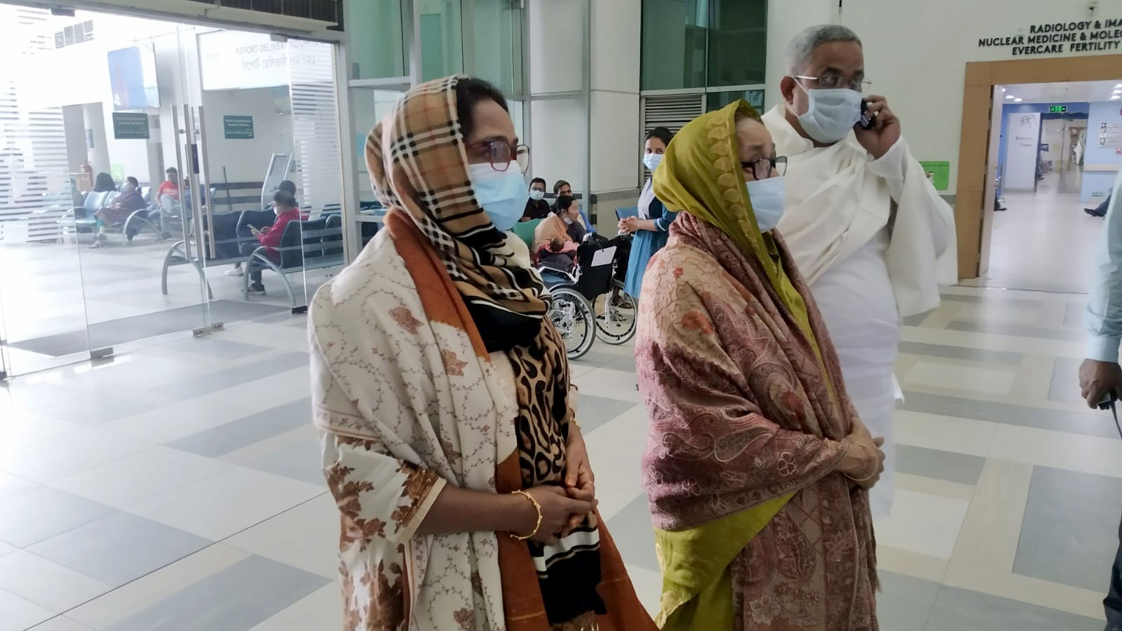 খালেদাকে দেখতে হাসপাতালে ভাসানীর মেয়ে ও টুকু