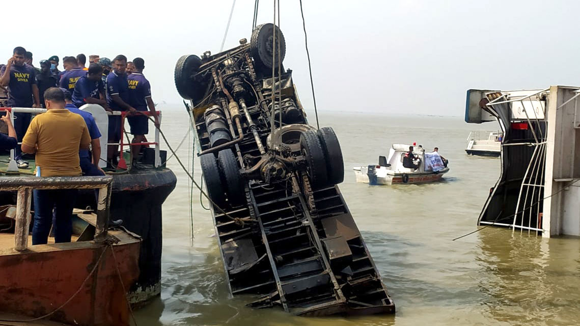 পাটুরিয়ায় ফেরি দুর্ঘটনার তদন্ত করবে সংসদীয় কমিটি