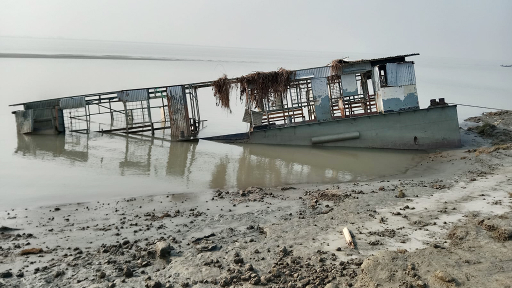 ইজারা ছাড়াই ঘাটে টোল পকেট ভারী হচ্ছে কার