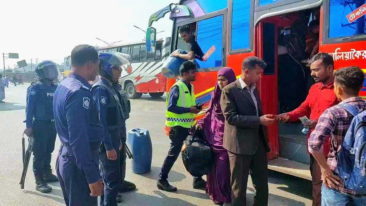 ঢাকার প্রবেশমুখে তল্লাশি বেড়েছে, বাড়তি ৫০০ পুলিশ মোতায়েন