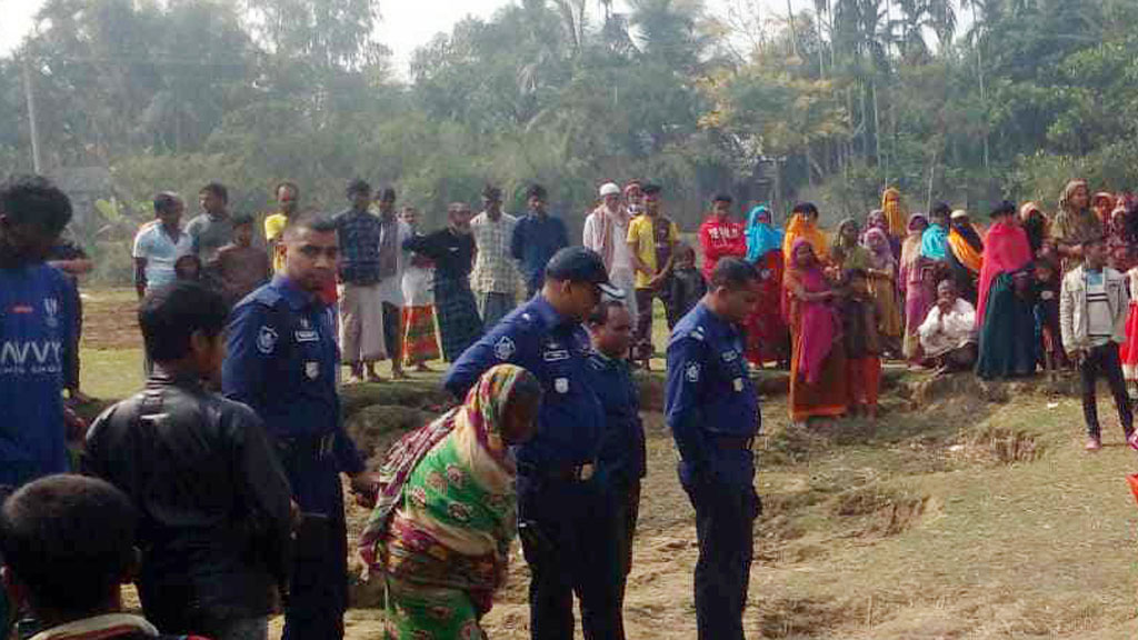 হবিগঞ্জে মাঠ থেকে গৃহবধূর রক্তাক্ত লাশ উদ্ধার, ছেলে আটক