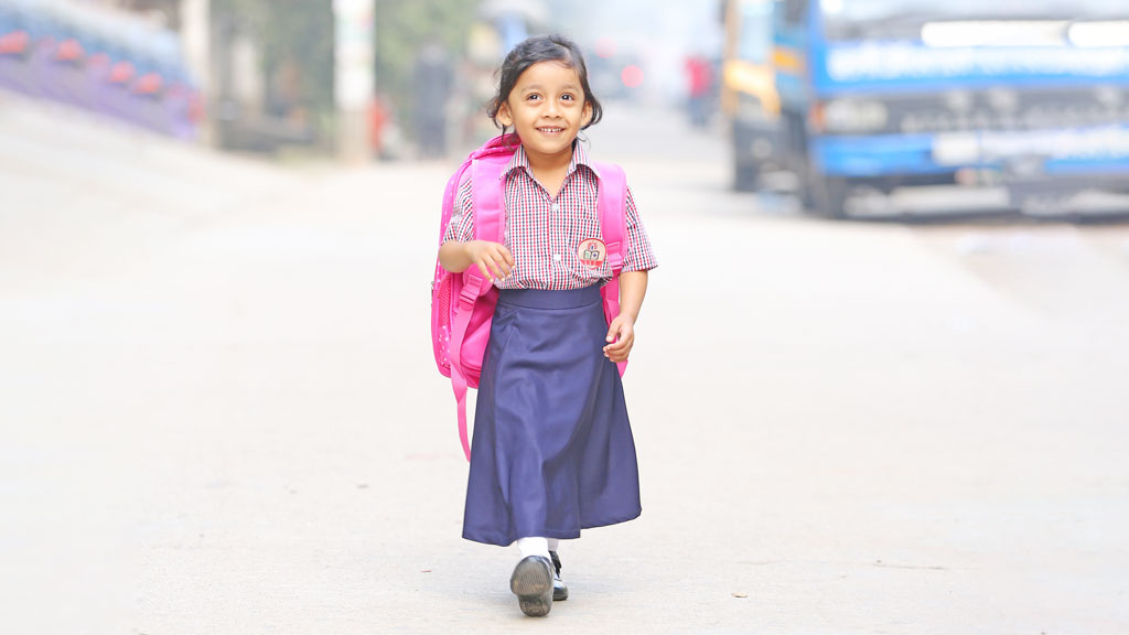 ছোট্ট কাঁধে বোঝা কমান