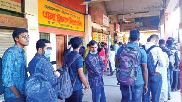 চাপ বেড়েছে পরিবহনে বেশি ভাড়ায় ক্ষোভ