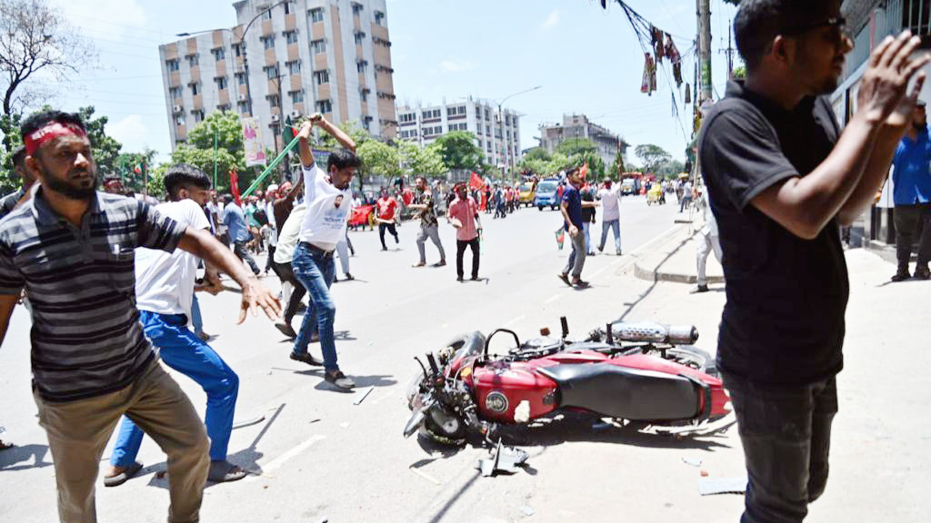 বাঙলা কলেজে সংঘর্ষের ঘটনায় দুই মামলায় আসামি সহস্রাধিক, গ্রেপ্তার ১৮