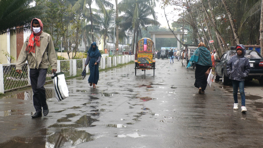 বৈরী আবহাওয়া: মাধ্যমিক স্কুল বন্ধ ঘোষণা, খোলা প্রাথমিক বিদ্যালয়