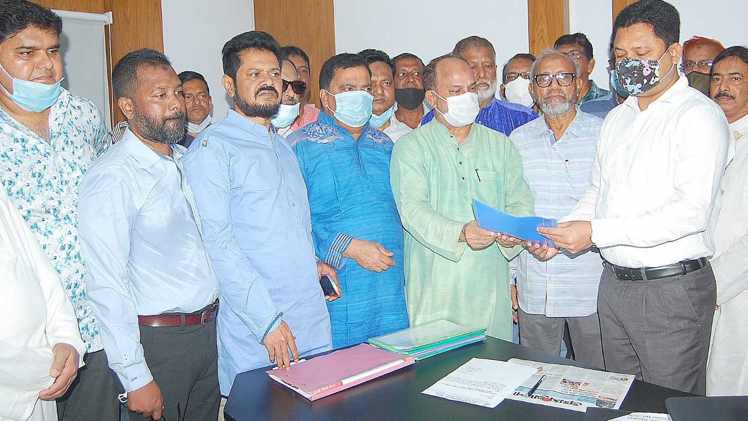 বিদেশে খালেদার  চিকিৎসা দাবিতে স্মারকলিপি