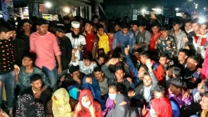 বিক্ষোভের মুখে বিশেষ ব্যবস্থায় পরীক্ষা দিল ২৫০ শিক্ষার্থী