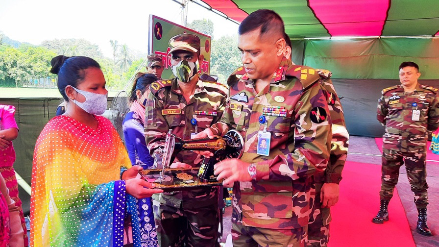 ২৯ পরিবারে সহায়তা  দিল সেনাবাহিনী