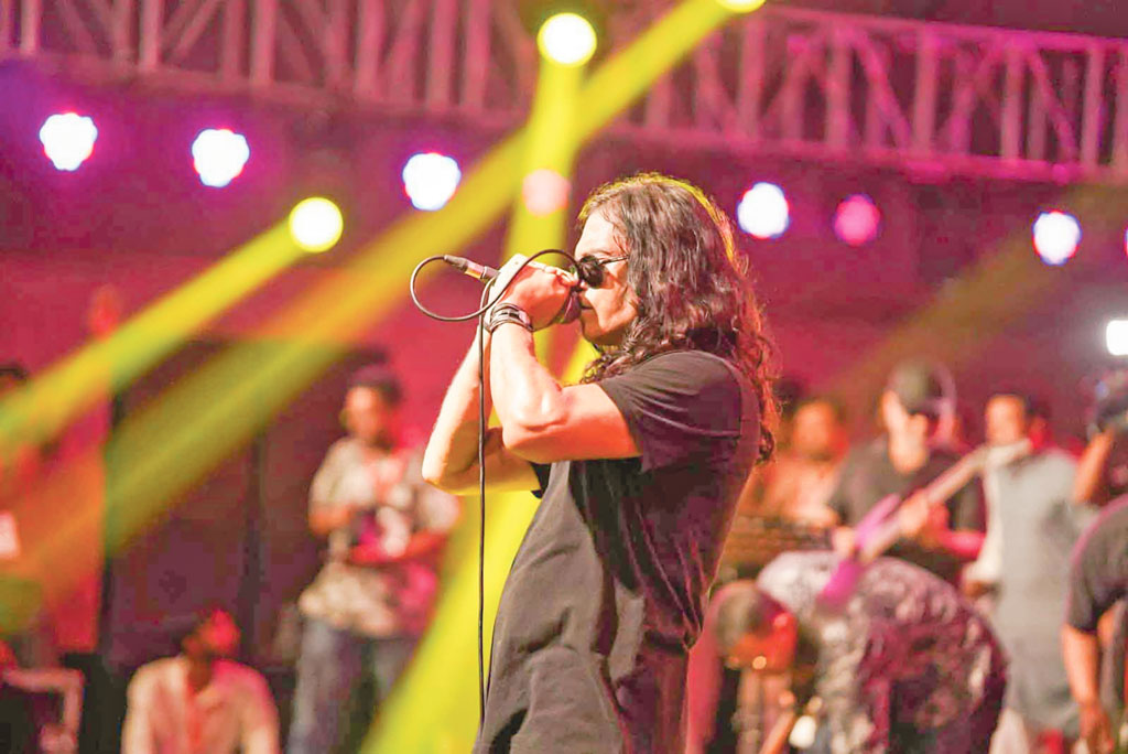 কনসার্টে হাসানকে বোতল নিক্ষেপ বামবা ও শিল্পীদের প্রতিবাদ