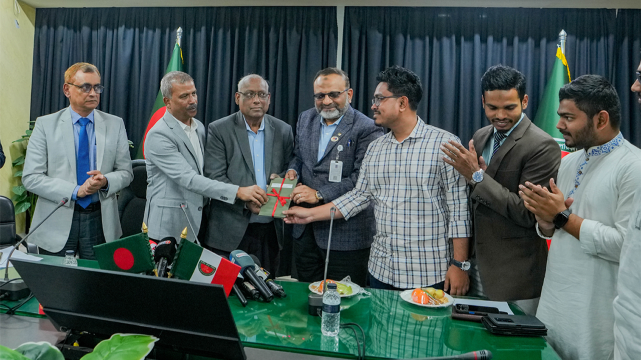 ঢাকা বিশ্ববিদ্যালয়কে বিসিবি দিল ২ কোটি টাকা