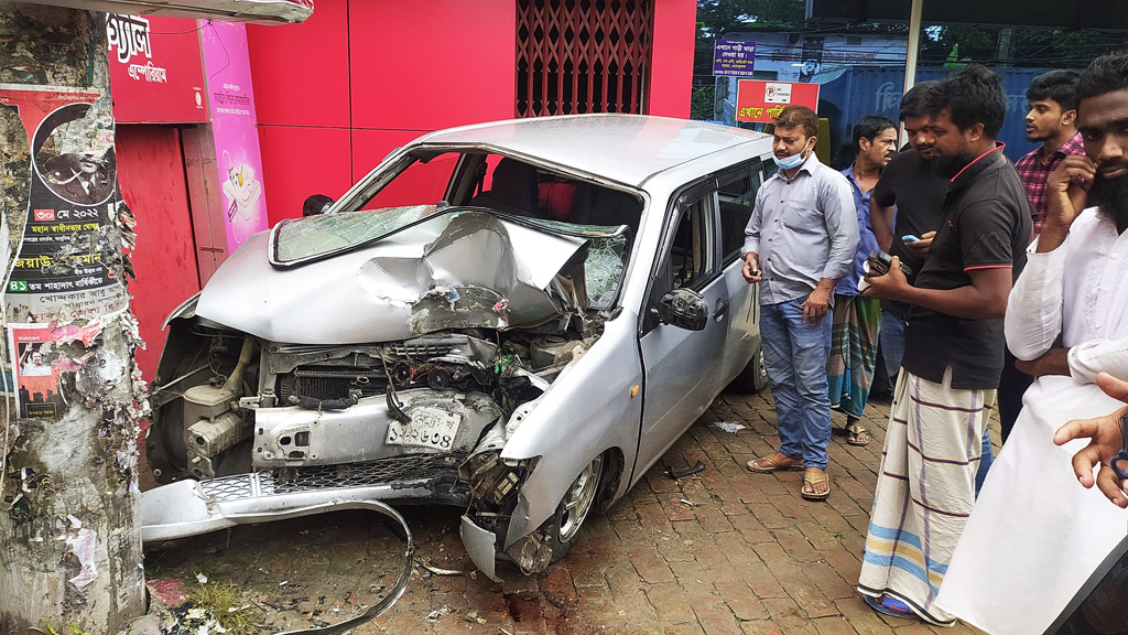 প্রবাসী জামাতাকে আনতে গিয়ে দুর্ঘটনায় শ্বশুরসহ নিহত ৩