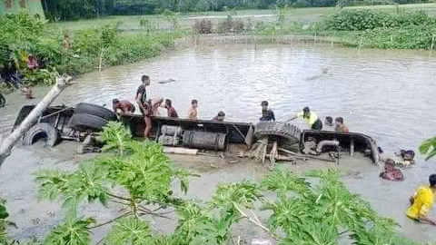 ঝালকাঠিতে বাস দুর্ঘটনা: তদন্ত কমিটি আরও ৭ দিন সময় চায়