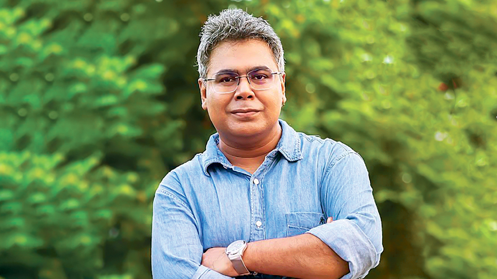 ঢাকায় কী করছেন মীর