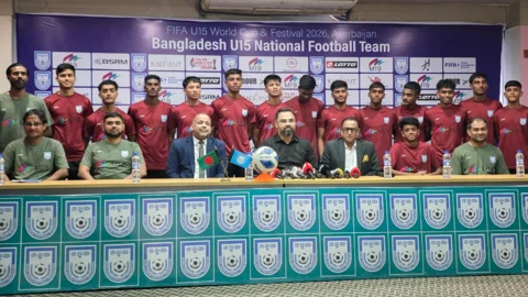 বিশ্বকাপ খেলতে যাওয়া ফুটবলারদের ব্যক্তিগত খরচে বুট দিচ্ছেন ক্রীড়া প্রতিমন্ত্রী