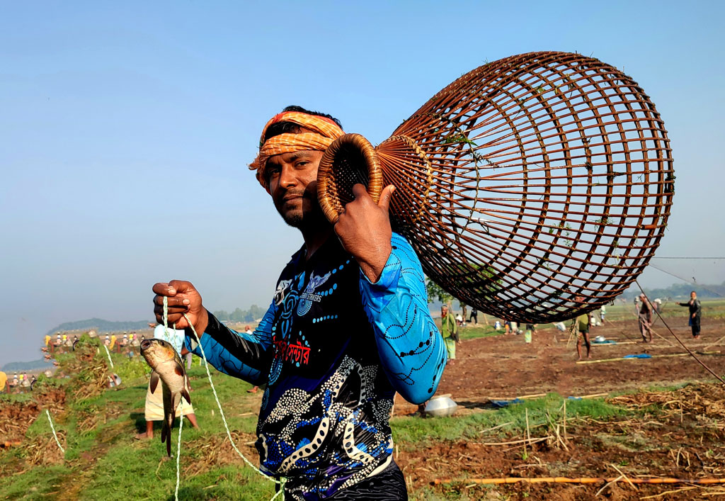 মাছ পাওয়া গেল কি গেল না সেটা বিষয় নয়, মাছ ধরার আনন্দটাই মূল কথা।