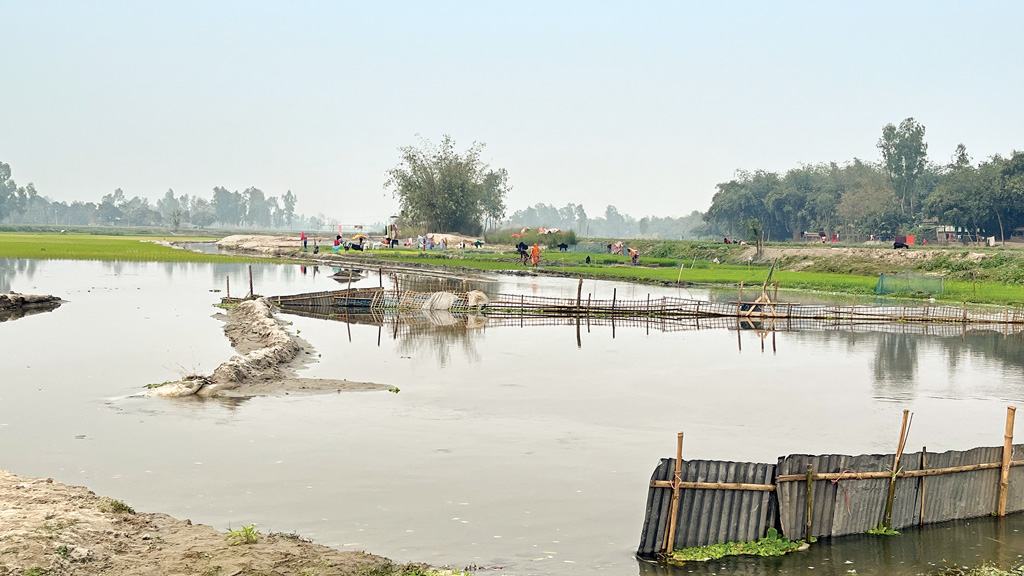 নাউতারা ও ধুম নদ: খননের ৩ বছরের মধ্যেই বালুচর