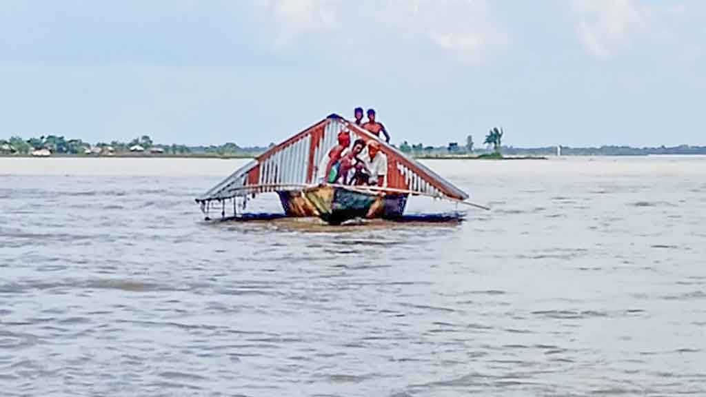 তিস্তার পানি কমছে, বাড়ছে ভাঙন