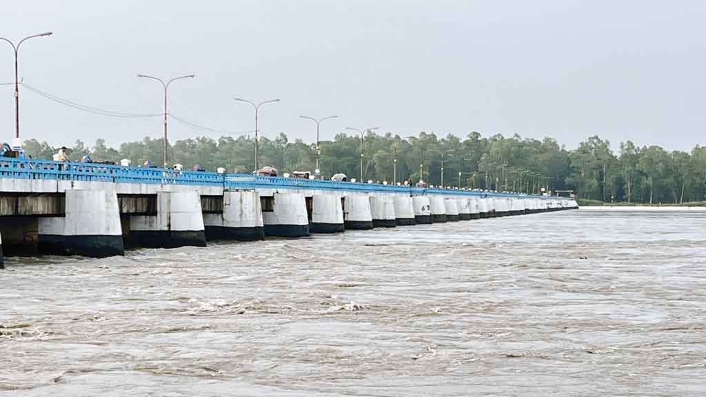 ফুঁসছে তিস্তা, ডুবছে নিম্নাঞ্চল