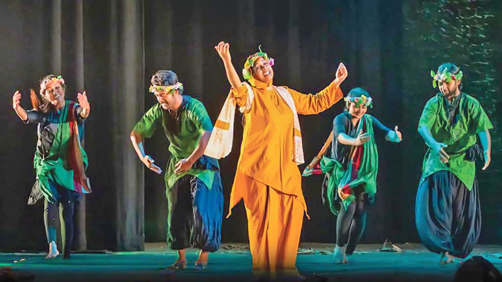 রবীন্দ্রনাথের ‘অচলায়তন’ নাটকে পিঙ্ক ফ্লয়েডের গান