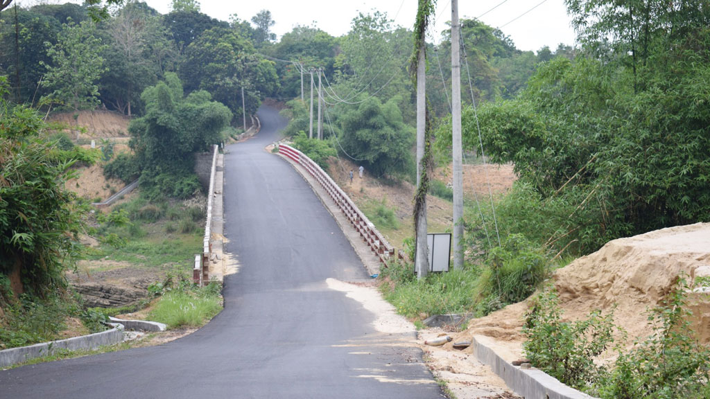 কাপ্তাই–আসামবস্তি সড়ক মুগ্ধ করছে পর্যটকদের