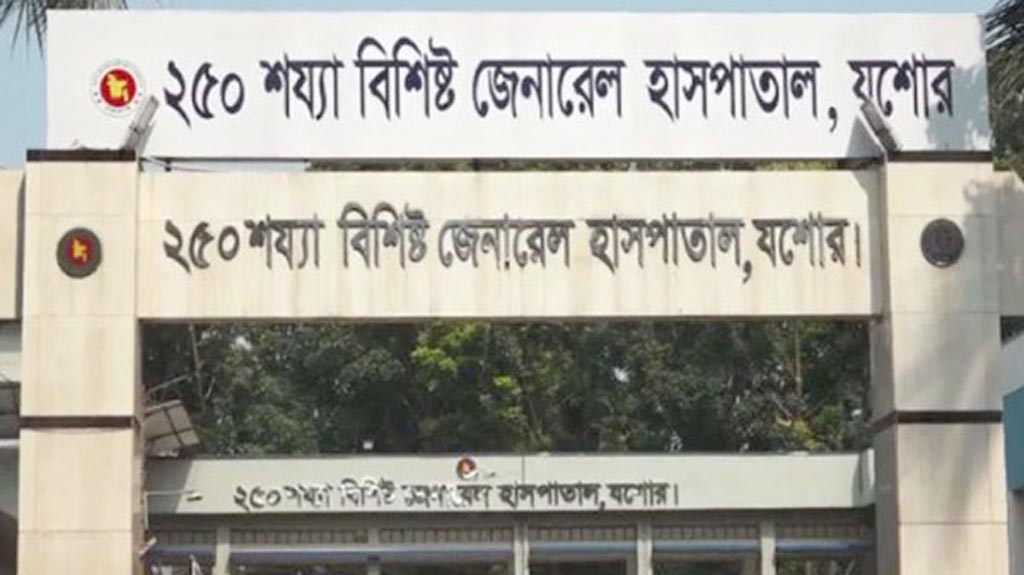 ভ্যানের চাকায় ওড়না পেঁচিয়ে ছিটকে পড়ে শিশুর মৃত্যু, মা আহত