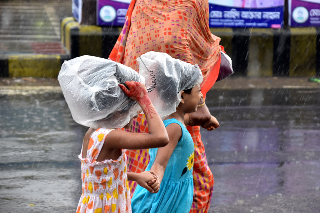 আজ ঢাকাসহ যেখানে বৃষ্টি হতে পারে, জানাল আবহাওয়া অধিদপ্তর