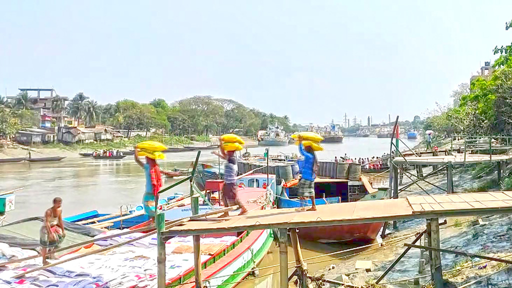 দেড় বছরে ১৫ জাহাজ ডুবি