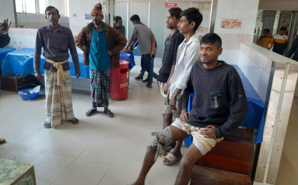সিরাজগঞ্জে দুই পক্ষের সংঘর্ষে ২৪ জন গুলিবিদ্ধসহ আহত ৪০